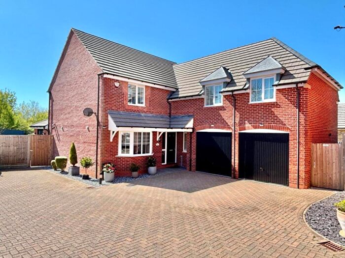 4 Bedroom Detached House For Sale In Hornbeam Row, Brixworth, Northamptonshire, NN6