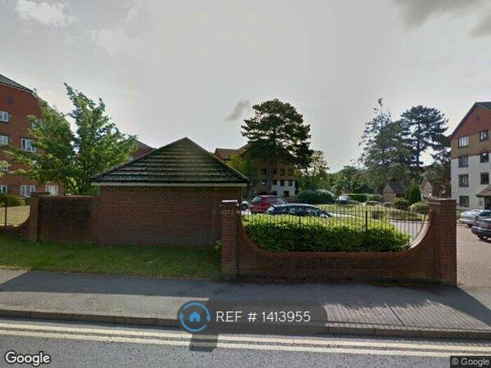 1 Bedroom Flat To Rent In Lennox Court, Redhill, RH1