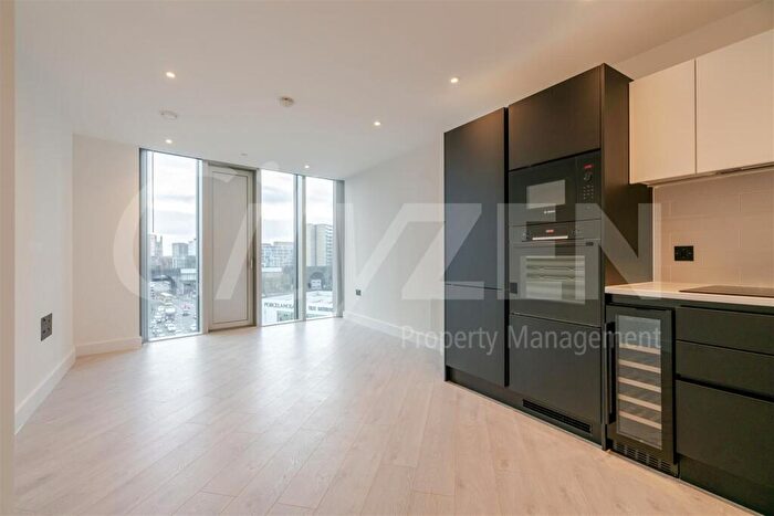 1 Bedroom Flat To Rent In Vista River Gardens, Trinity Way, Manchester, M3