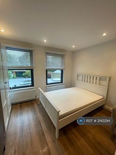 Studio To Rent In North Finchley, London, N12