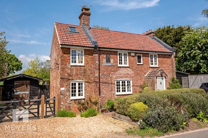 4 Bedroom Detached House For Sale In Sundial Cottage, Crow, Ringwood, BH24