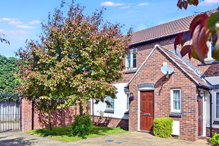 2 Bedroom Flat To Rent In Central Way, Clevedon, BS21