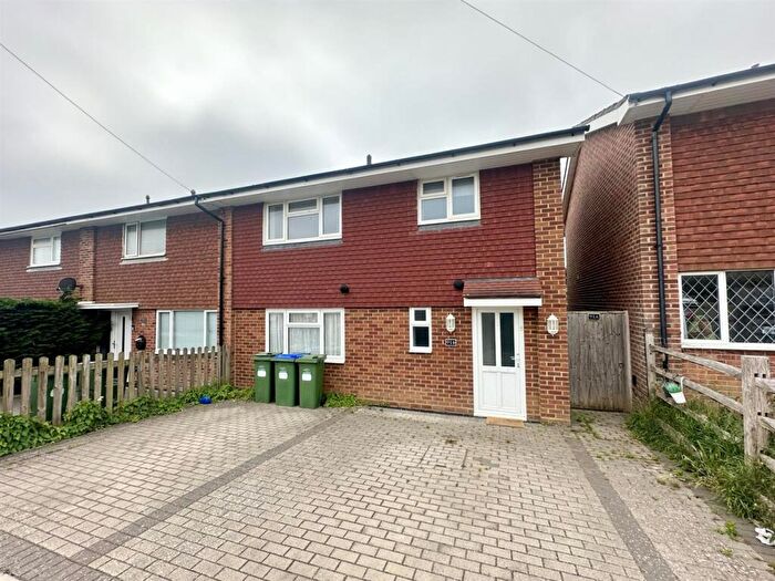 2 Bedroom Flat To Rent In Hythe Crescent, Seaford, BN25