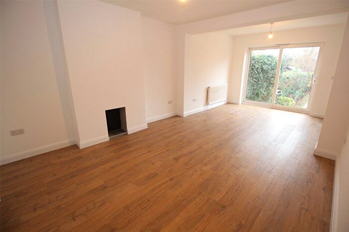 3 Bedroom Semi Detached House To Rent In Cranbrook Road, Barnet, Hertfordshire, EN4