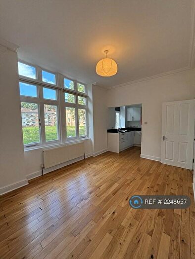 2 Bedroom Flat To Rent In Auckland Road, London, SE19