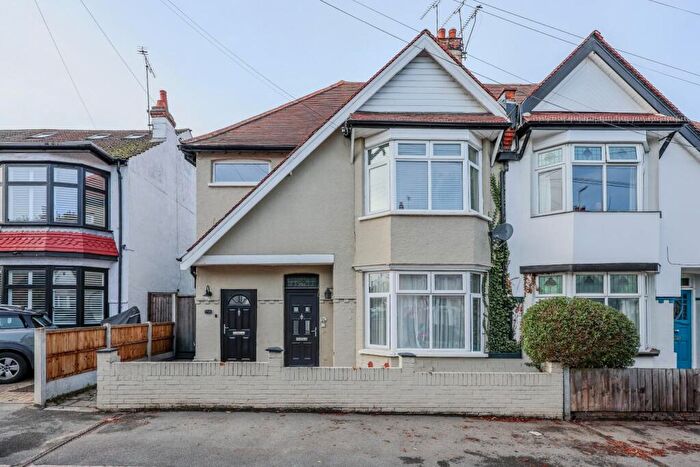 2 Bedroom Flat For Sale In Leigham Court Drive, Leigh-On-Sea, SS9