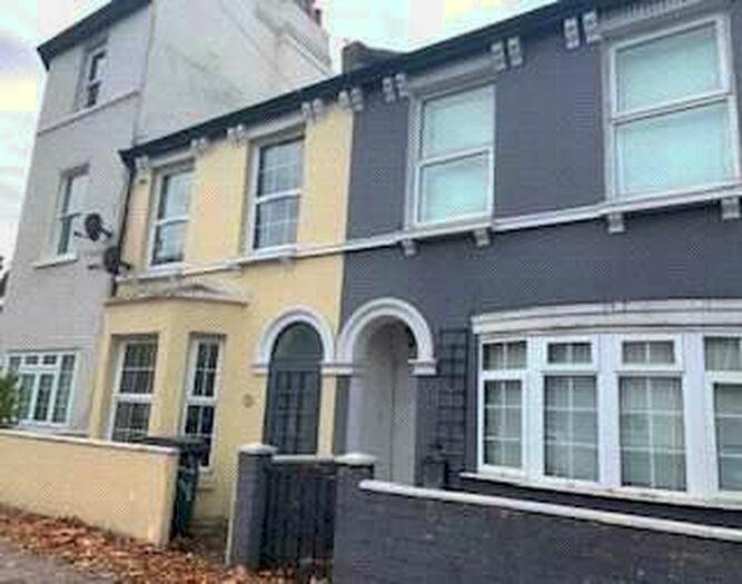 Terraced House To Rent In Haydon Park Road, Haydon Park Road, London, SW19