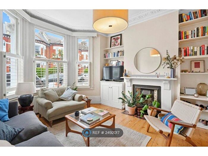 2 Bedroom Flat To Rent In Wandsworth, London, SW18