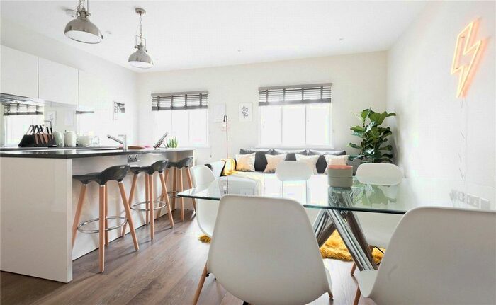 2 Bedroom Flat To Rent In Edgware Road, London, W2