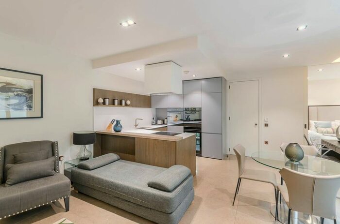 2 Bedroom Flat To Rent In Babmaes Street, St James's, London, SW1Y