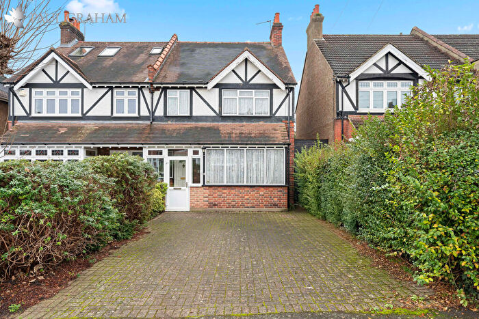 3 Bedroom Semi Detached House For Sale In Lavender Vale, Wallington, SM6