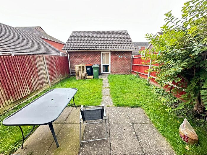 1 Bedroom Flat To Rent In Wivelsfield, Eaton Bray, Dunstable, Bedfordshire, LU6