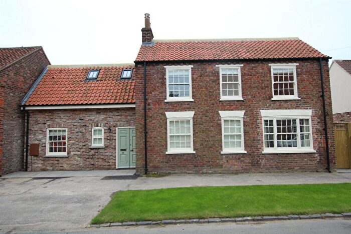 4 Bedroom House To Rent In Main Street, Etton, HU17