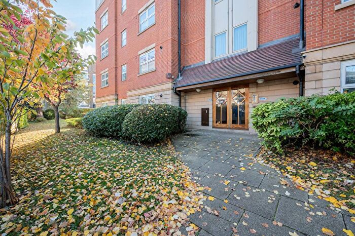3 Bedroom Flat For Sale In Upper Richmond Road, Putney, London, SW15