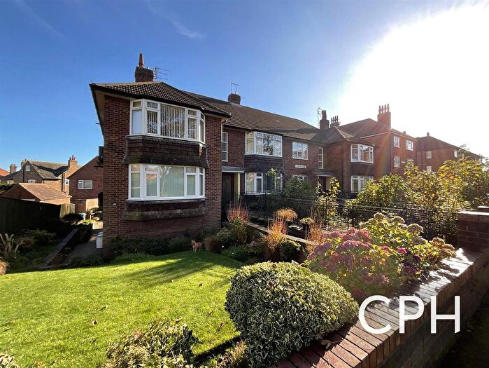 2 Bedroom Flat For Sale In North Leas Avenue, Scarborough, YO12