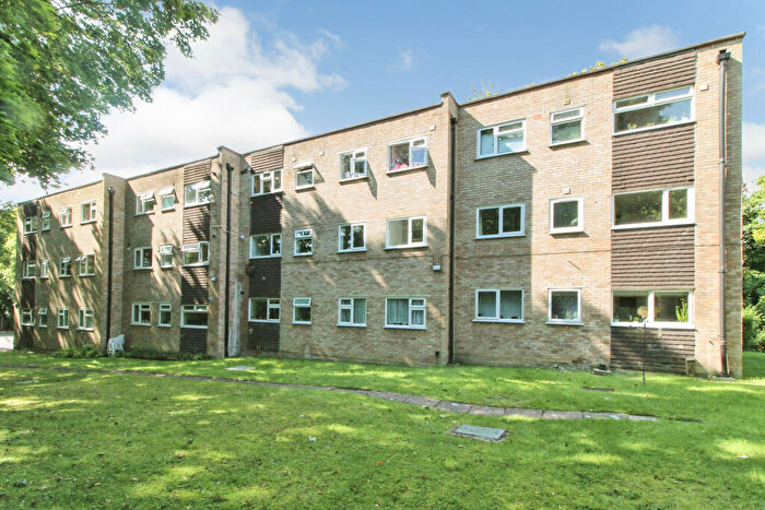 3 Bedroom Apartment To Rent In Highgate Court, Highgate Lane, Farnborough, Hampshire, GU14