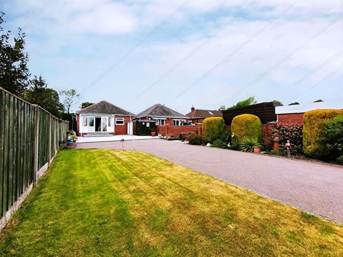 2 Bedroom Detached Bungalow For Sale In St. Johns Walk, (off Plantation Avenue), Royston, S71
