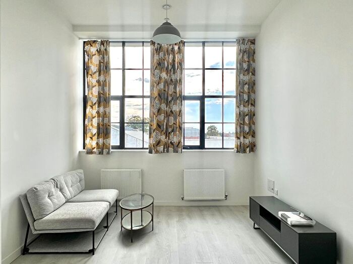 2 Bedroom Flat To Rent In Carnation Gardens, Hayes, UB3