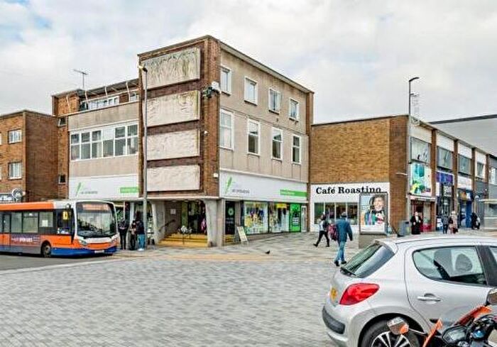 2 Bedroom Flat For Sale In Bridge Street, Hemel Hempstead, Hertfordshire, HP1