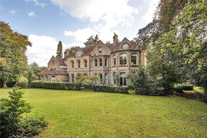 2 Bedroom Flat For Sale In Oakhill Road, Sevenoaks, Kent, TN13