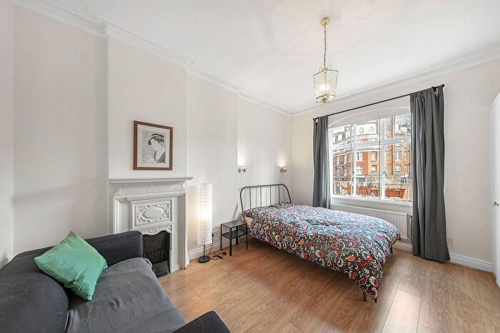 1 Bedroom Flat To Rent In Buckingham Gate, Westminster, London, SW1E