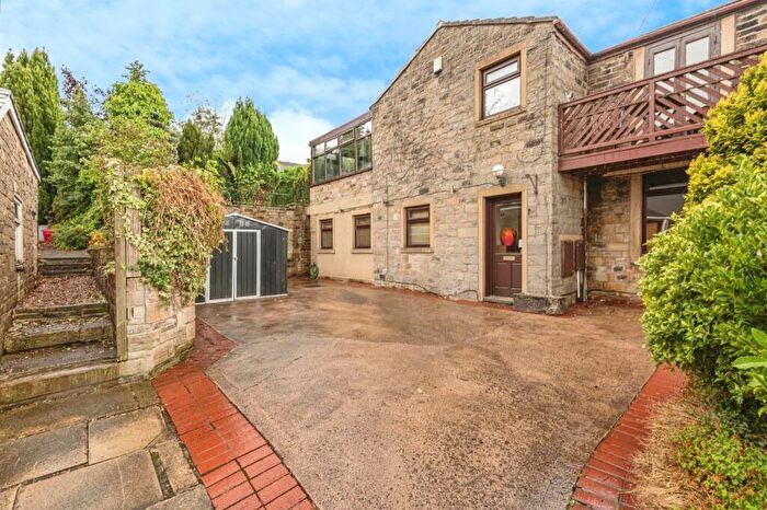 3 Bedroom Semi-Detached House For Sale In Hopton Lane, Mirfield, WF14