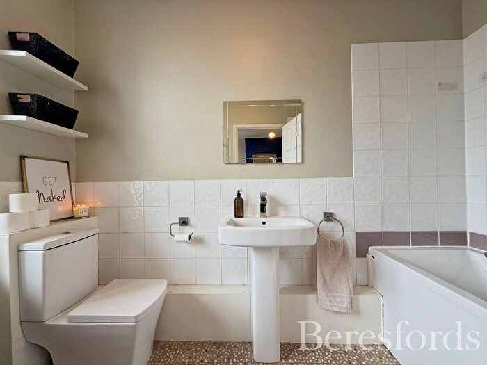 1 Bedroom Flat For Sale In Astra Close, Hornchurch, RM12