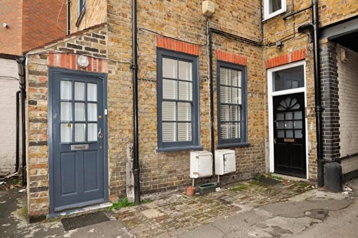 1 Bedroom Property To Rent In Kingston Road, London, SW19