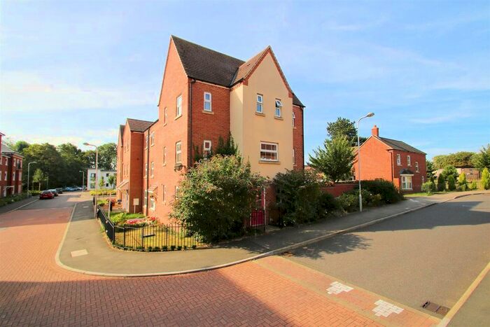 4 Bedroom Town House To Rent In Colossus Way, Bletchley, MK3