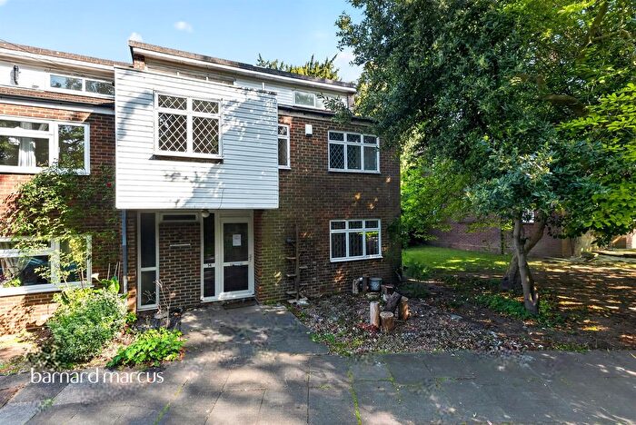 4 Bedroom End Of Terrace House For Sale In Castle Way, Feltham, TW13