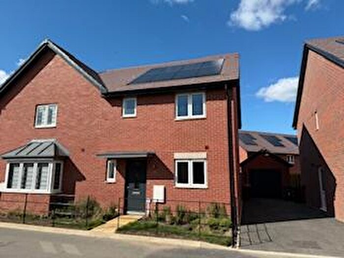 3 Bedroom House To Rent In Aubrac Close, Whitehouse, Milton Keynes, MK8