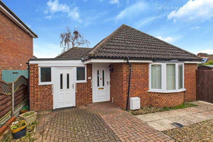 2 Bedroom Bungalow For Sale In Boddington Gardens, Biggleswade, Bedfordshire, SG18
