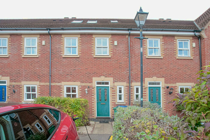 4 Bedroom Town House To Rent In Plater Drive, Oxford, OX2