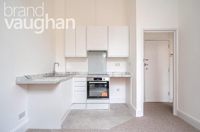1 Bedroom Flat To Rent In Lower Rock Gardens, Brighton, East Sussex, BN2