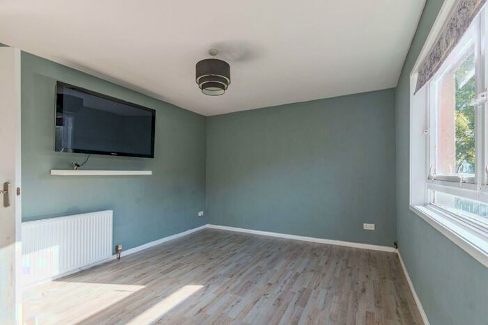 3 Bedroom Property To Rent In Royal Court Midlothian United Kingdom, EH26