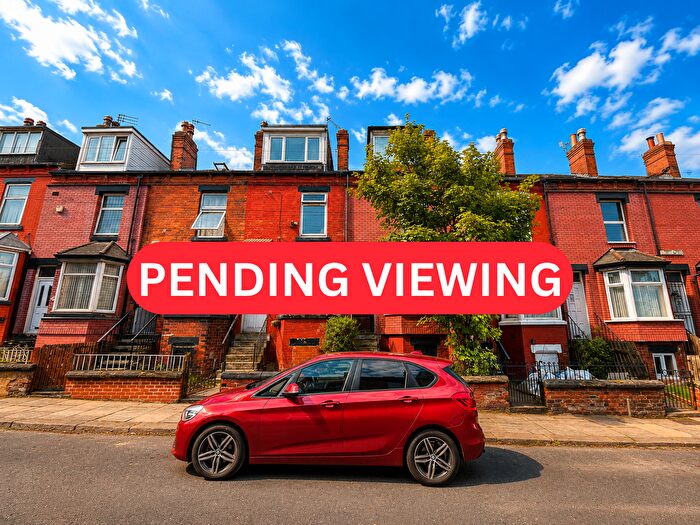 4 Bedroom Houseboat To Rent In Nowell Mount, Leeds, LS9