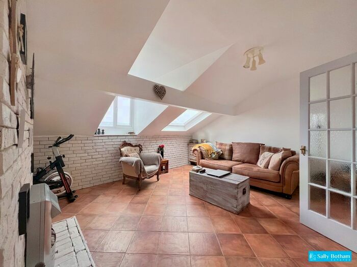 3 Bedroom Flat To Rent In Rutland Street, Matlock, DE4