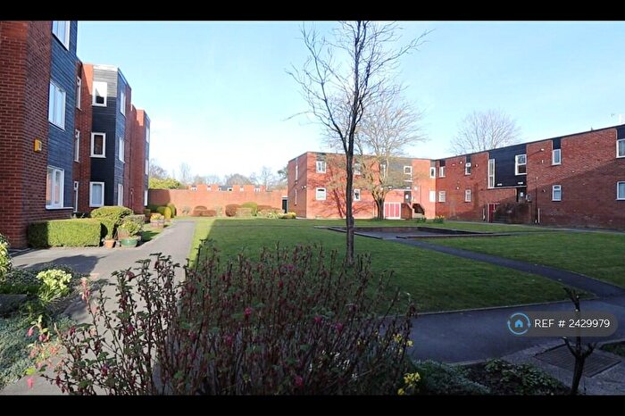 2 Bedroom Flat To Rent In Blackmoor Court, Leeds, LS17