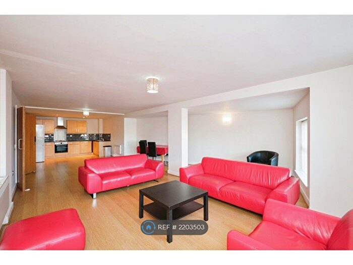 2 Bedroom Flat To Rent In Abacus Building, Birmingham, B12