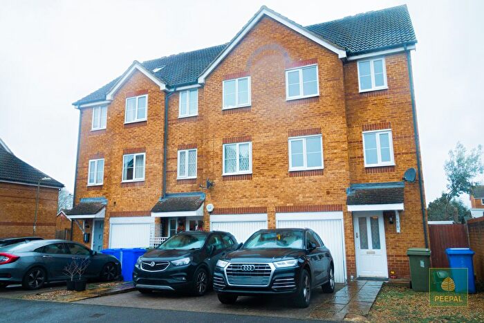 3 Bedroom End Terrace House For Sale In Beech Close, Aldershot, Hampshire, GU12