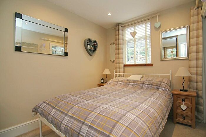 2 Bedroom Cottage For Sale In Back Lane, Leeds, LS12