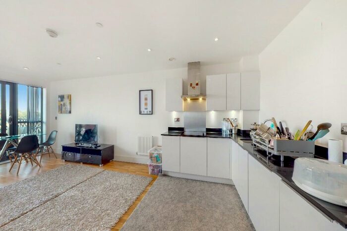 2 Bedroom Flat To Rent In City View Point, Leven Road, London, E14
