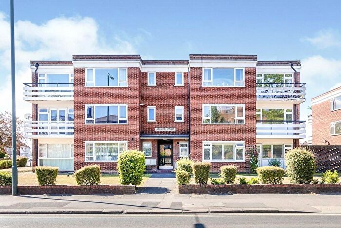 2 Bedroom Flat To Rent In Crook Log, Bexleyheath, DA6