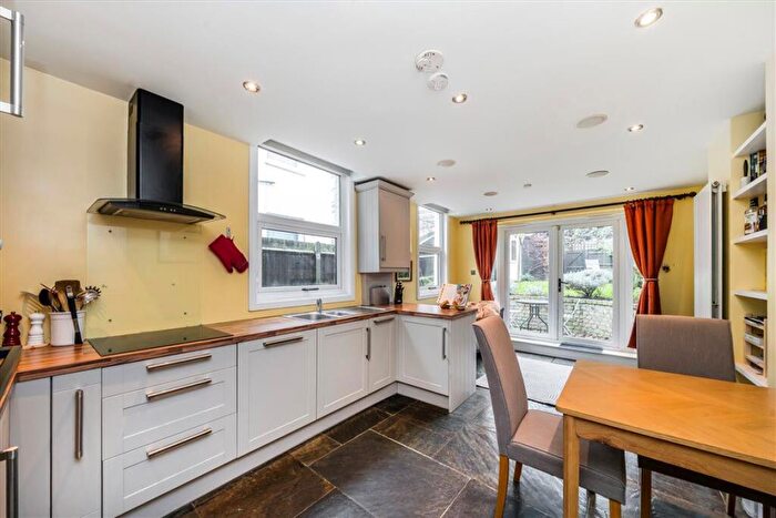 2 Bedroom Flat For Sale In Overcliff Road, Ladywell, SE13