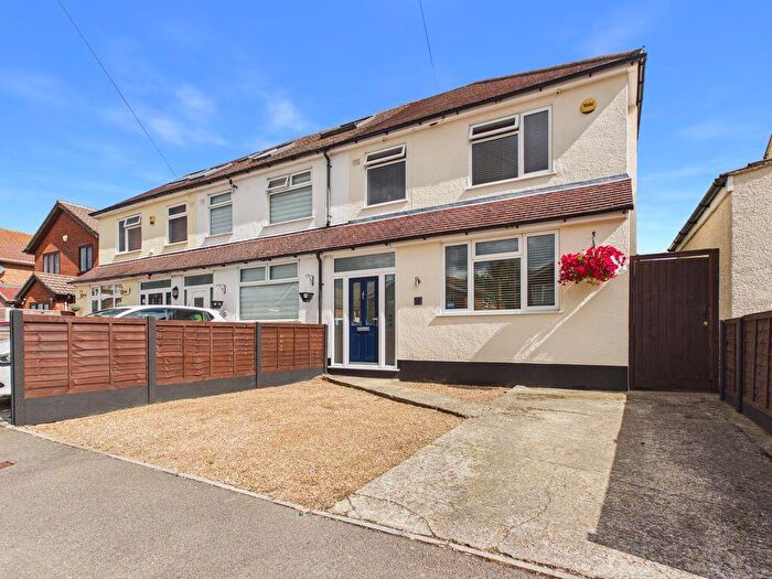 3 Bedroom End Of Terrace House For Sale In Caterham On The Hill - 'offers In The Region Of' £, CR3