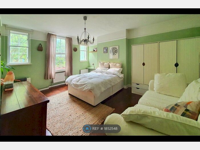 3 Bedroom Flat To Rent In Carrick House, London, N7