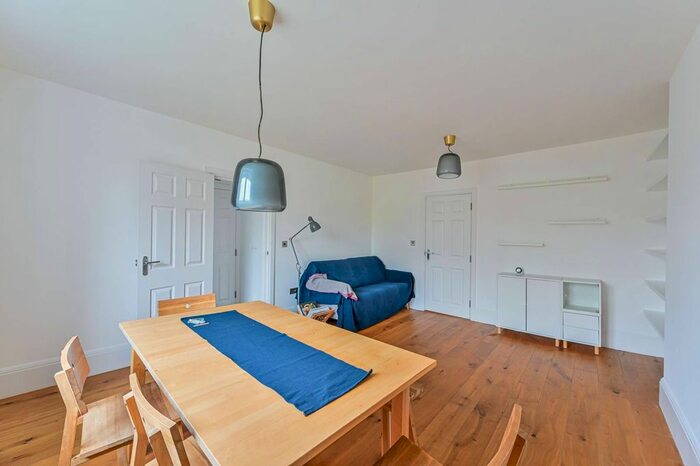 2 Bedroom Flat To Rent In Brixton Road, Brixton, London, SW9