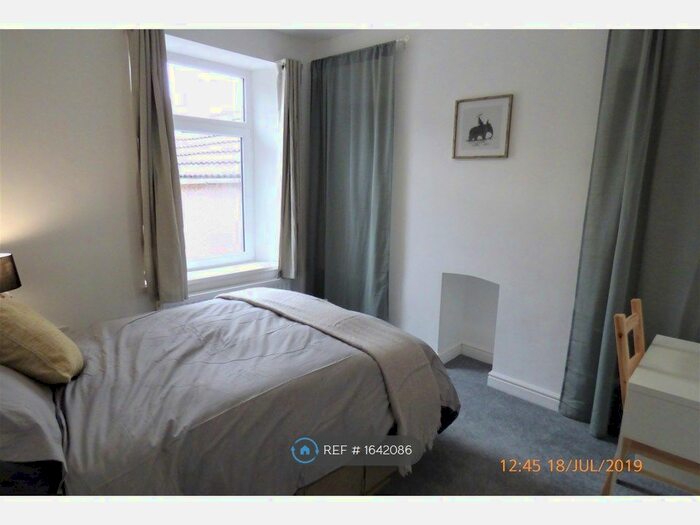 1 Bedroom Property To Rent In Port Tennant Road, Swansea, SA1