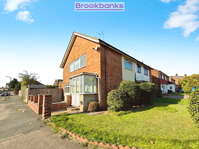 3 Bedroom Semi-Detached House For Sale In Irving Way, Swanley, Kent, BR8