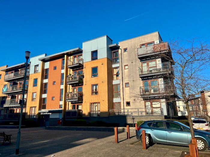 2 Bedroom Apartment To Rent In Pembroke Park, Crawley, RH10